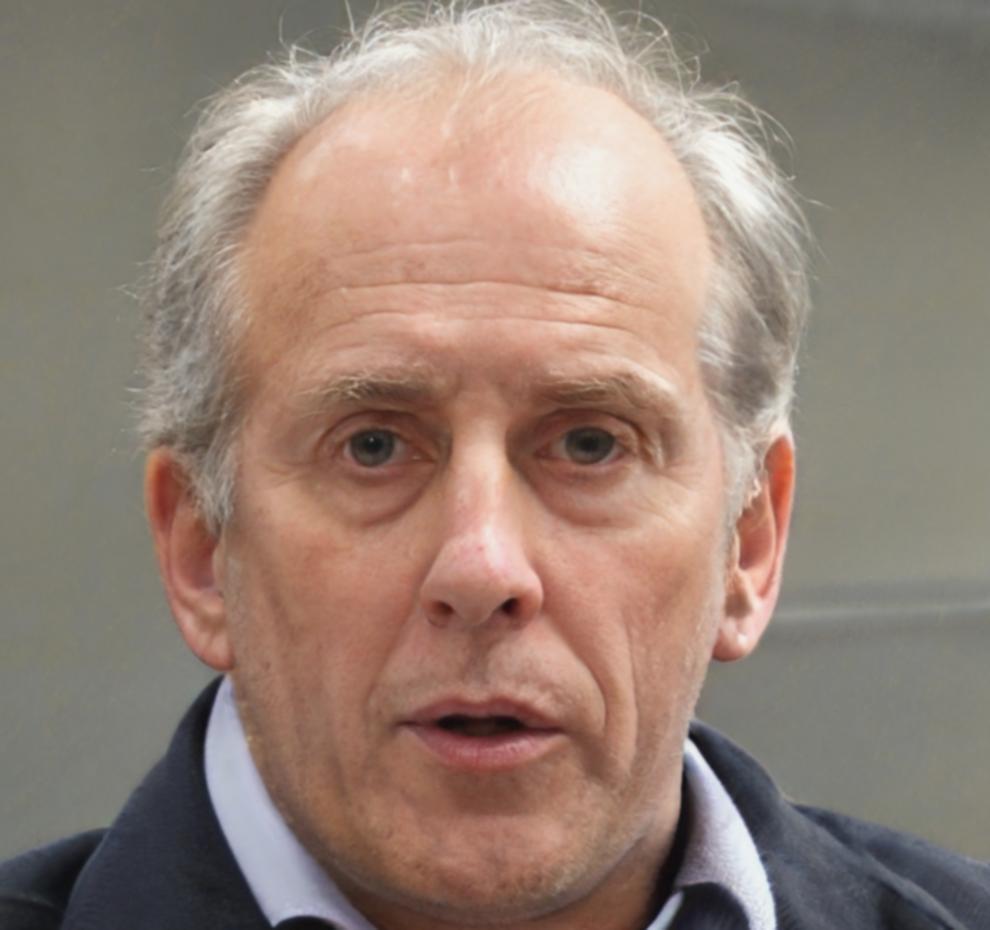 Retrato profesional de Aurelio Mendoza